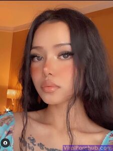 Bella Poarch è sexy