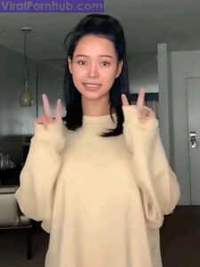 Bella Poarch Foto carine AF