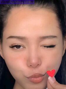 Bella Poarch Foto carine AF