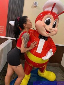 Bella Poarch sıcak fotoğraflar