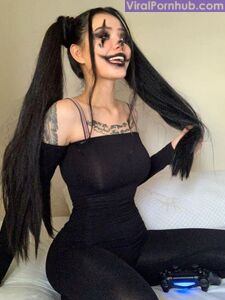 Fughe Nude di Bella Poarch