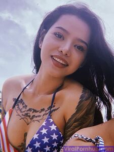 Fughe Nude di Bella Poarch