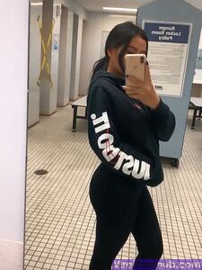 Fughe Nude di Bella Poarch