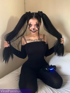 Fughe Nude di Bella Poarch