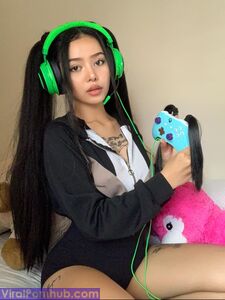 Fughe Nude di Bella Poarch