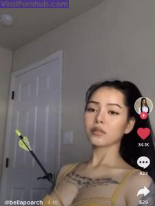 Fughe Nude di Bella Poarch