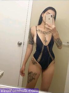 Fughe Nude di Bella Poarch