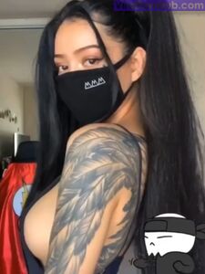 Fughe Nude di Bella Poarch