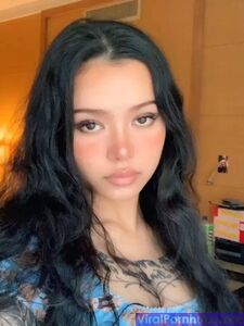 Fughe Nude di Bella Poarch