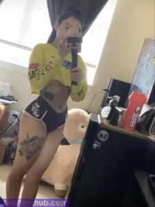 Fughe Nude di Bella Poarch