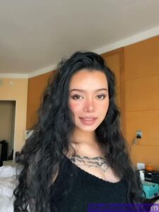 Fughe Nude di Bella Poarch