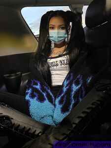 Fughe Nude di Bella Poarch