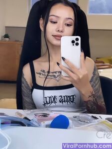 Fughe Nude di Bella Poarch