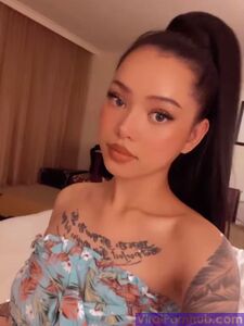 Fughe Nude di Bella Poarch