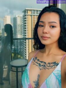 Fughe Nude di Bella Poarch