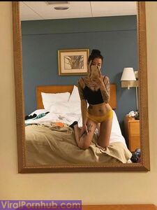 Foto sexy di Bella Poarch