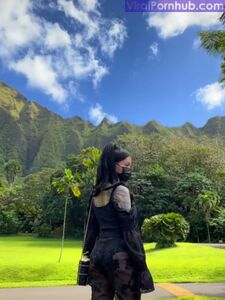 Bella Poarch in un outfit trasparente