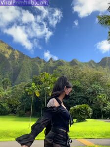 Bella Poarch in un outfit trasparente