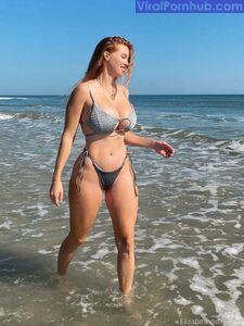 Album nudo di Elizabeth Ostrander su Onlyfans trapelato