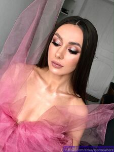 Thot 总是在某个地方 Onlyfans 泄露 裸体专辑