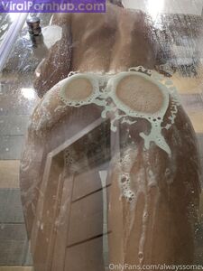 Thot 总是在某个地方 Onlyfans 泄露 裸体专辑