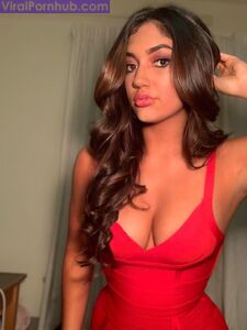 SUPERBE BABE NRI INDIENNE PHOTOS AUTOPORTRAIT FUITÉES