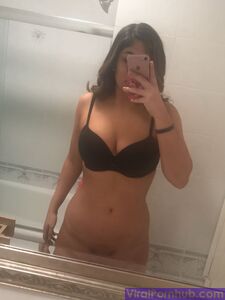 SUPERBE BABE NRI INDIENNE PHOTOS AUTOPORTRAIT FUITÉES