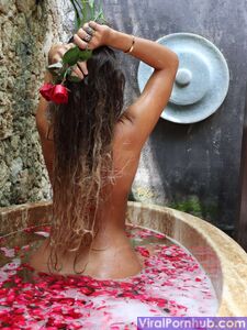 Sommer Ray Nude Bathtub Onlyfans Leaked Photos