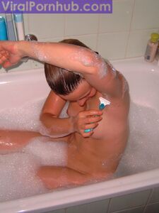 La carina Jenny amatoriale posa nuda