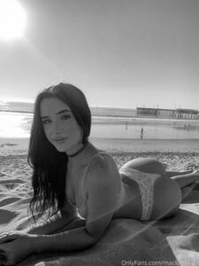 Mackenzie Jones Nackter Strand Muschi Blitz Onlyfans Set Durchgesickert