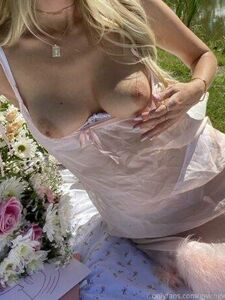 GwenGwiz Nude Onlyfans Picnic Set Leaked