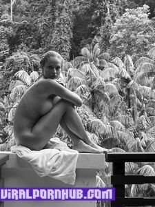 Fotos nuas de Genevieve Morton vazadas