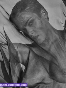 Sextape et photos nues de Nina Burri divulgués