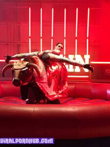 Sextape et photos nues de Nina Burri divulgués