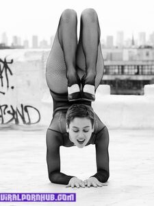 Sextape et photos nues de Nina Burri divulgués