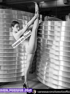 Sextape et photos nues de Nina Burri divulgués