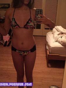 Madison Reed'in çıplak fotoğrafları sızdırıldı