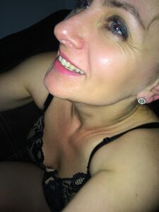 Caroline, pute polonaise poilue, fellation