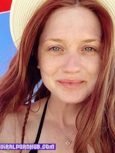 Bonnie Wright Nude Photos Leaked