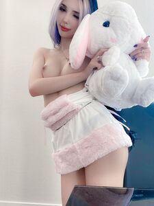 Alyri 最新的 Onlyfans 高级泄露