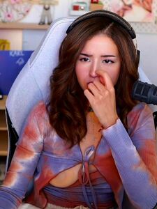 Pokimane Nue Fuite de téton en direct