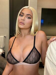Kylie Jenner Durchsichtiger Lingerie Nip Slip Set Leaked