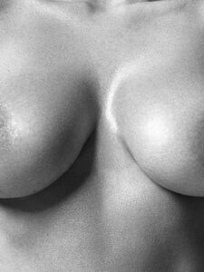 Kim Kardashian Nude Body Paint Outtakes Set Leaked