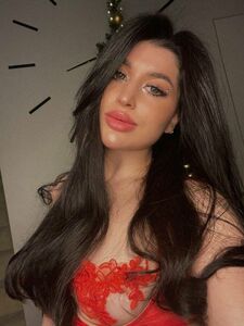 La jolie fille Honey Bunny pose pour toi