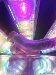 Сексуальная Пейдж ВанЗант Нагой Солнцезащитный Кровать Onlyfans Набор Утечка