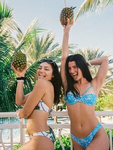 Charli D'Amelio Sexy Pool Strand Bikini Set Durchgesickert