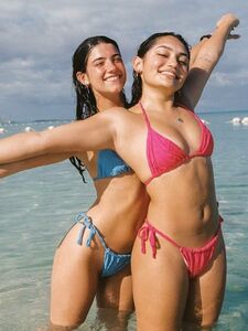 Charli D'Amelio Sexy Pool Strand Bikini Set Durchgesickert