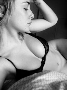 Super Cute Actress Addison Timlin Nude Leaks