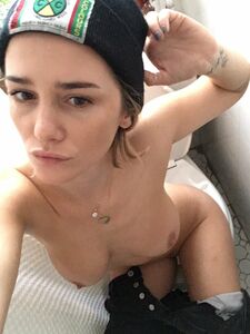 Super Cute Actress Addison Timlin Nude Leaks