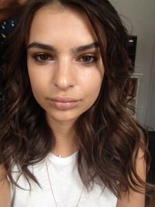 Fuites Nues de la Super Modèle Emily Ratajkowski